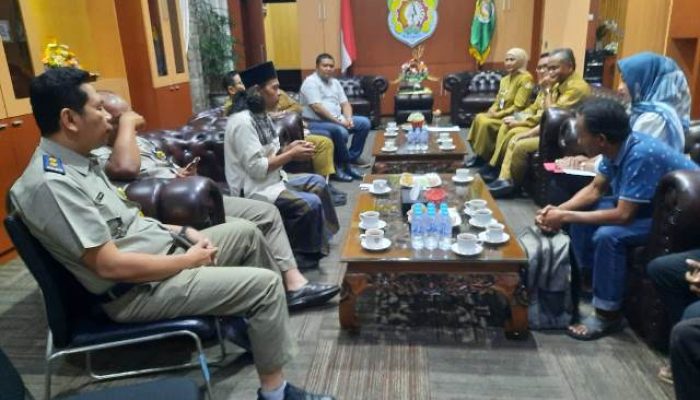 Warga Dusun Pandansari Desa Tampingan Kecamatan Boja, Temui Bupati Minta Perlindungan Hukum