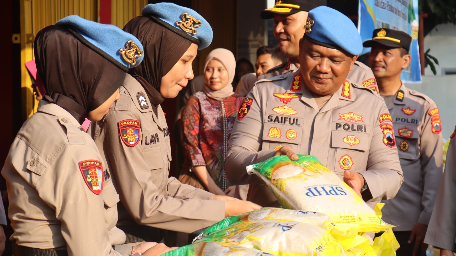 Bidpropam Polda Jateng dan Polres Kendal Gelar Pangan Murah