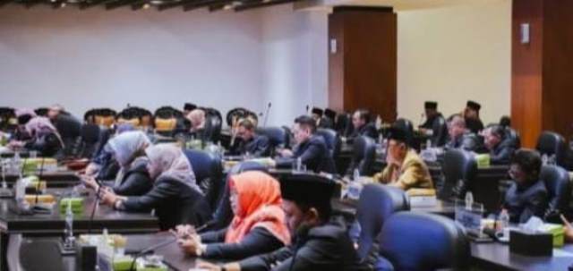 Ini Penghasilan Wakil Rakyat, Fantastis