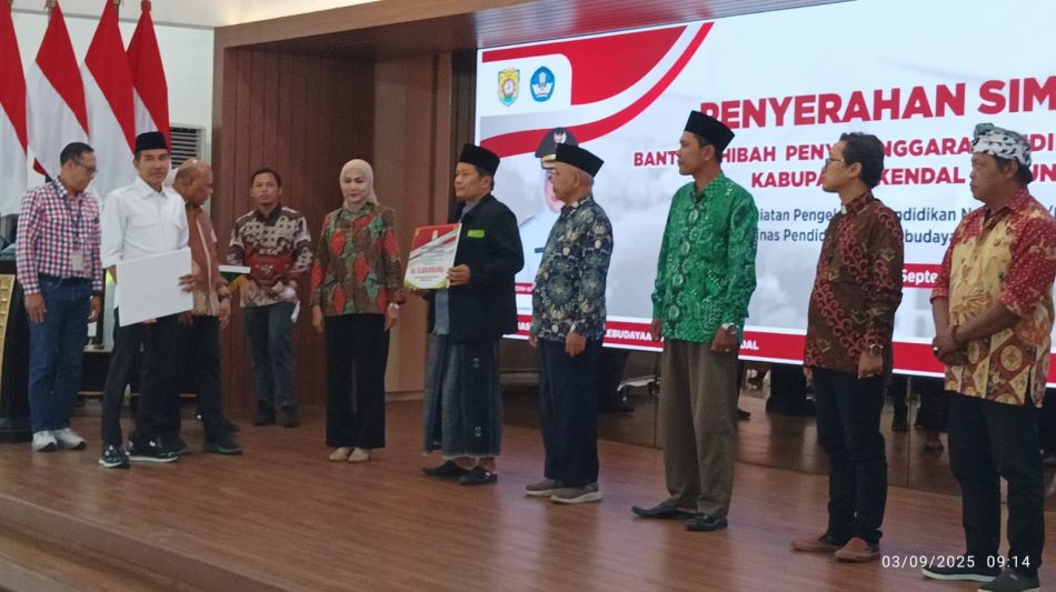 Bupati Berikan Bantuan Hibah kepada Penyelenggara Pendidikan Keagamaan, Ini Harapannya