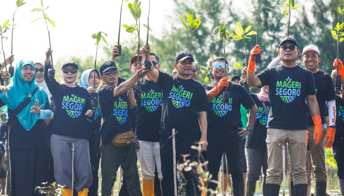 Gubernur Jateng dan Bupati Kendal Pimpin Penanaman Mangrove Serentak Libatkan 17 Kabupaten/Kota Se-Jateng