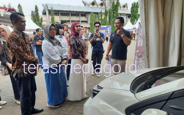 Bupati Buka Kegiatan ‘Government Autoshow 2025 dan Festival Kuliner’ di Halaman Stadion Utama Kendal