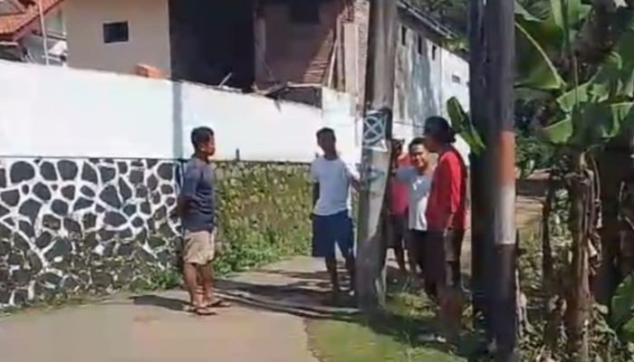 Tiang Listrik PLN Menggangu Jalan, Warga Usul PLN untuk Memindahkan