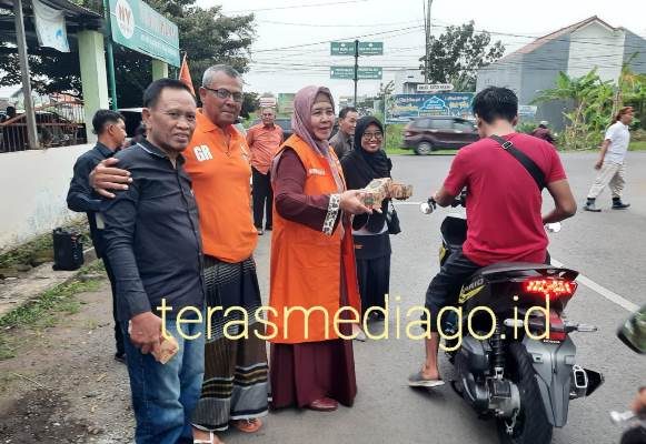 Ketua DPW Partai Gerakan Rakyat, Siti Nur Markesi Hadiri Acara Pembagian Takjil, Ini yang Disampaikan