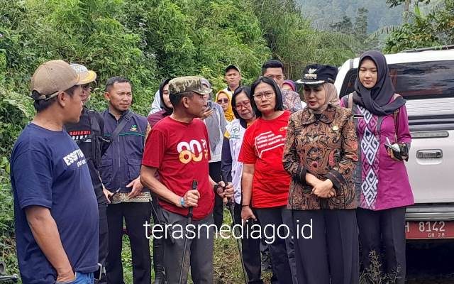 Bupati Didampingi Pj Sekda, Tinjau Lokasi Longsor Lereng Gunung Prau di Desa Genting Gunung