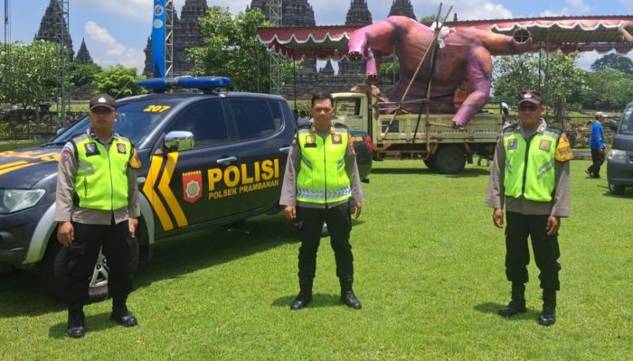 Persiapan Tawur Agung, Polsek Prambanan Kawal Pemindahan Ogoh-ogoh