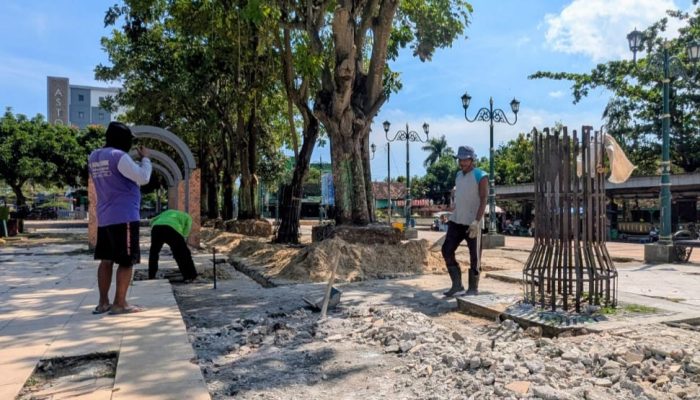 Pemkab Rembang Lakukan Perbaikan Sementara Alun-alun Sisi Timur
