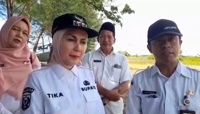 Bupati Tinjau Ruas Jalan di Dusun Pening Desa Sendangkulon Kangkung
