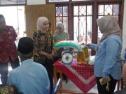 Bupati Salurkan Bantuan Beras dan Minyak Goreng di Desa Putatgede