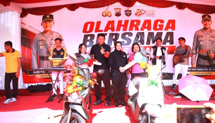 Warga Jatinom Mendapatkan Doorprize Utama Sepeda Motor di HUT Bhayangkara Ke- 80