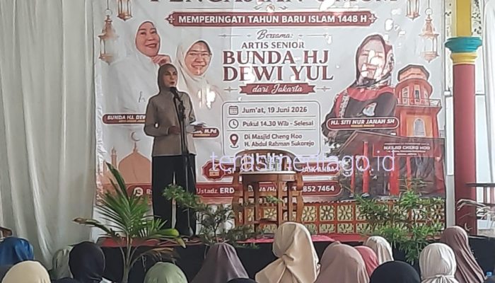 Panitia Pengajian Umum Undang Bupati Tika dan Artis Pelantun Lagu “Kau Bukan Dirimu” Dewi Yul
