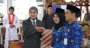 Bupati Ambil Sumpah dan Serahkan SK Pengangkatan 569 Orang PNS