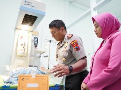 Kapolres AKBP Faruk dan Ibu- Ibu Bhayangkari Tengok Bayi yang Dibuang di Kebun Jagung