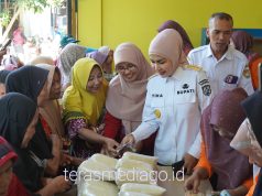 Bekerja Sama dengan PKBM Wiyata Mulya, Pemkab Kendal Gelar Pasar Murah