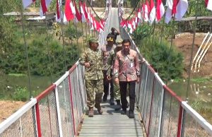 Irdam IV/Diponegoro dan Plt Bupati Sukoharjo Meresmikan Jembatan Garuda di Desa Tambakboyo