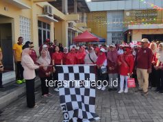 Bupati Lepas Ratusan Peserta Jalan Sehat HUT ke-81 RI Dari Halaman Depan Kecamatan Kendal