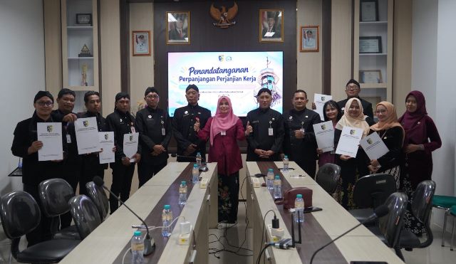 Pegawai PPPK Dinkominfo Tanda Tanganani Perpanjangan Perjanjian Kerja Paruh Waktu