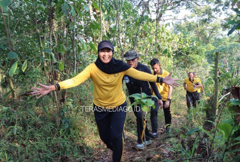 Kapolres Kendal Tanam Pohon dan Gelar Bakti Sosial Bersama Warga Limbangan