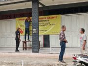 Bangunan Milik Jayus Disegel Pemenang Lelang