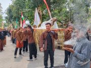 Tradisi Rasulan, Ratusan Warga Desa Wiro Kirab 8 Gunungan Menuju Masjid Tiban