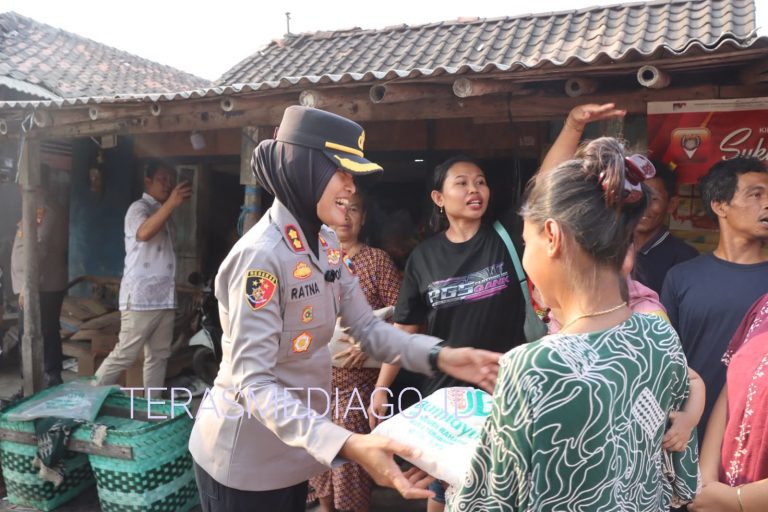 Kapolres Kendal Salurkan Bantuan Beras, Ajak Warga Jaga Keamanan Lingkungan
